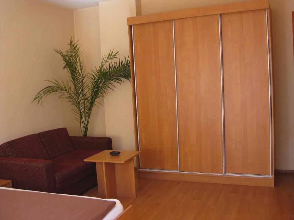 Family Hotel Veronika Devin Room photo