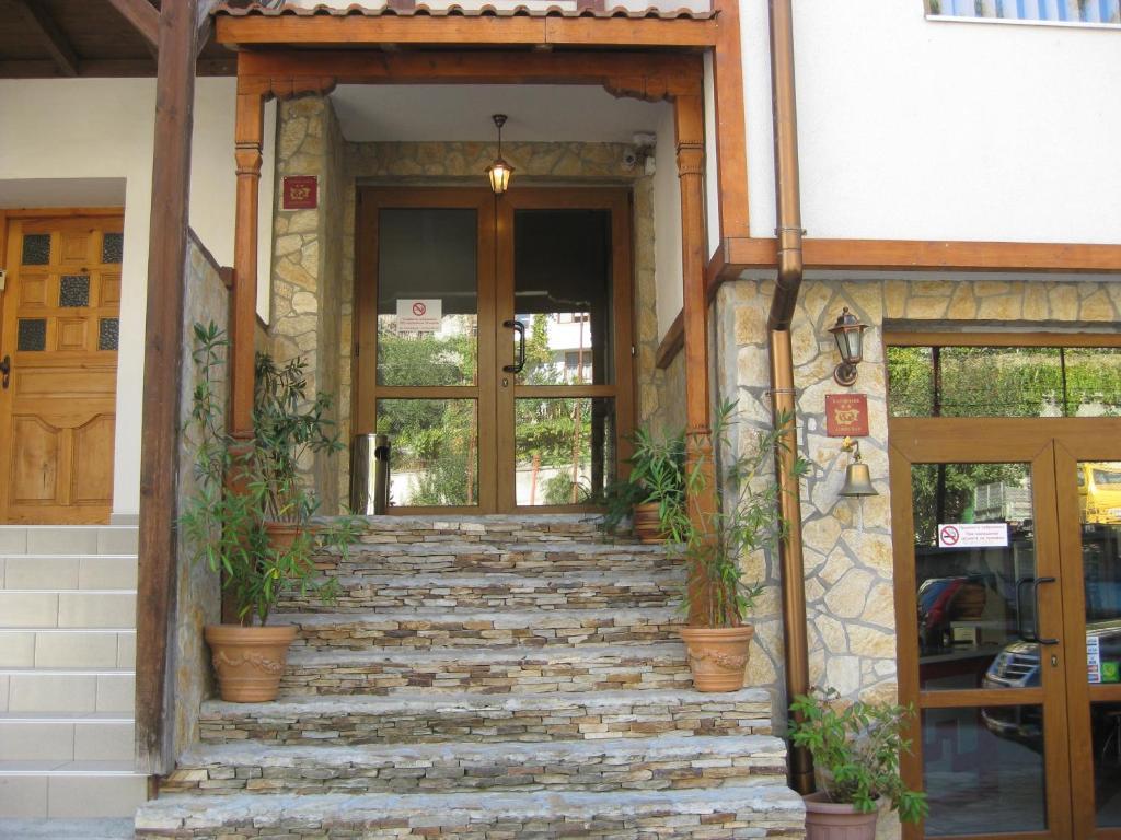 Family Hotel Veronika Devin Exterior photo