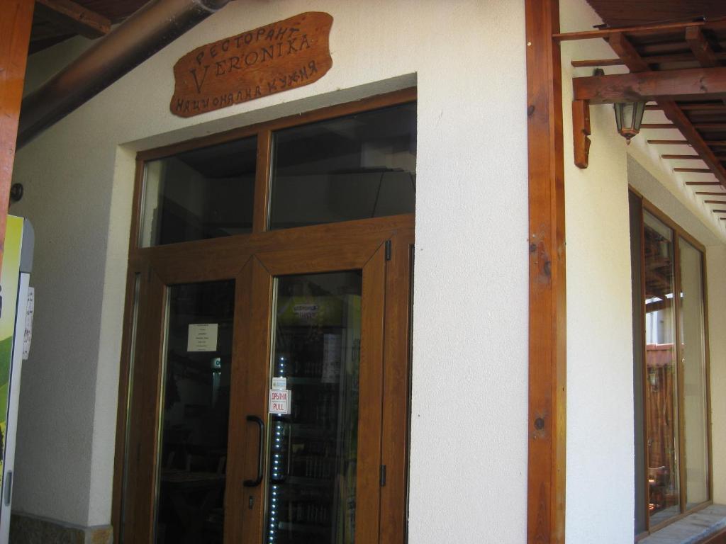 Family Hotel Veronika Devin Exterior photo