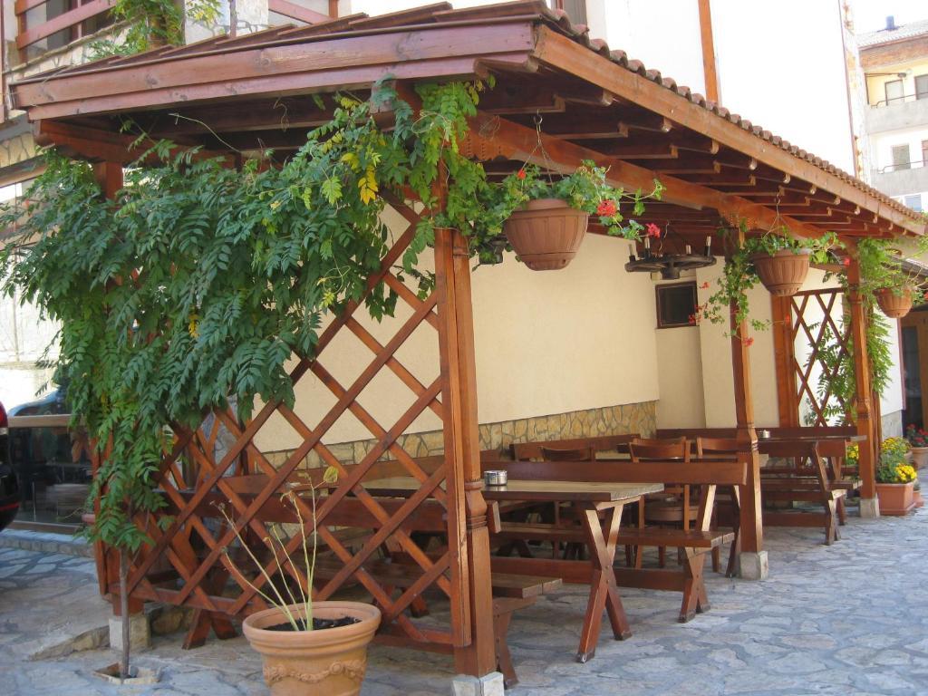 Family Hotel Veronika Devin Exterior photo