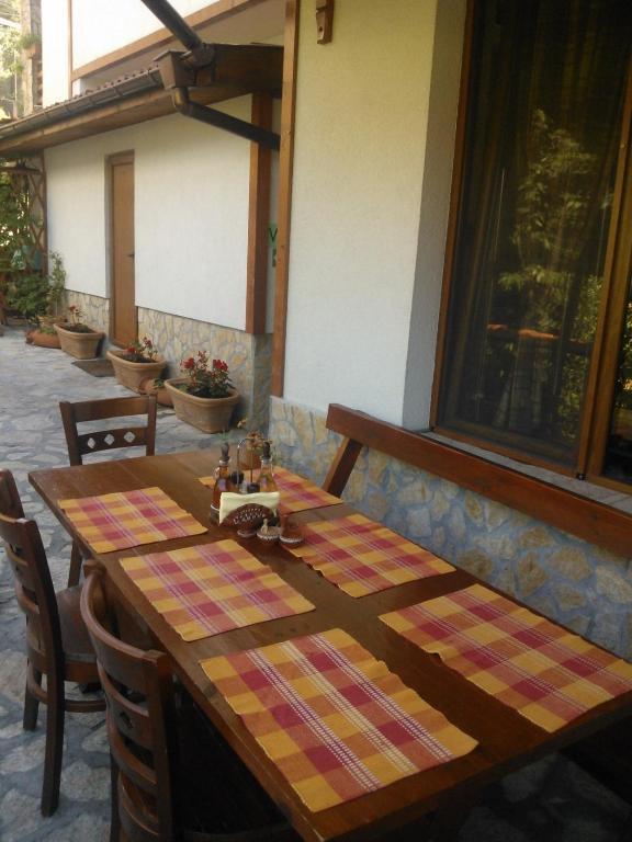 Family Hotel Veronika Devin Exterior photo