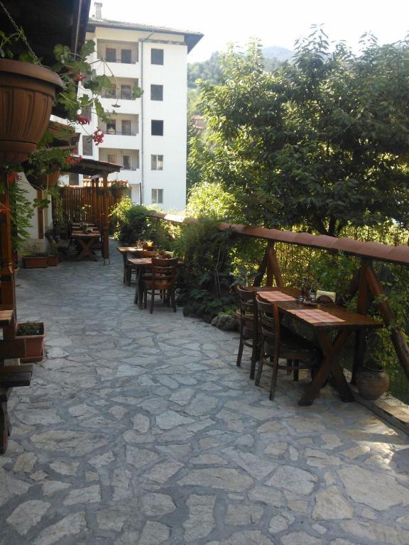 Family Hotel Veronika Devin Exterior photo