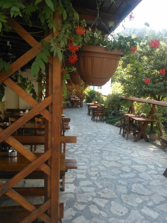 Family Hotel Veronika Devin Exterior photo